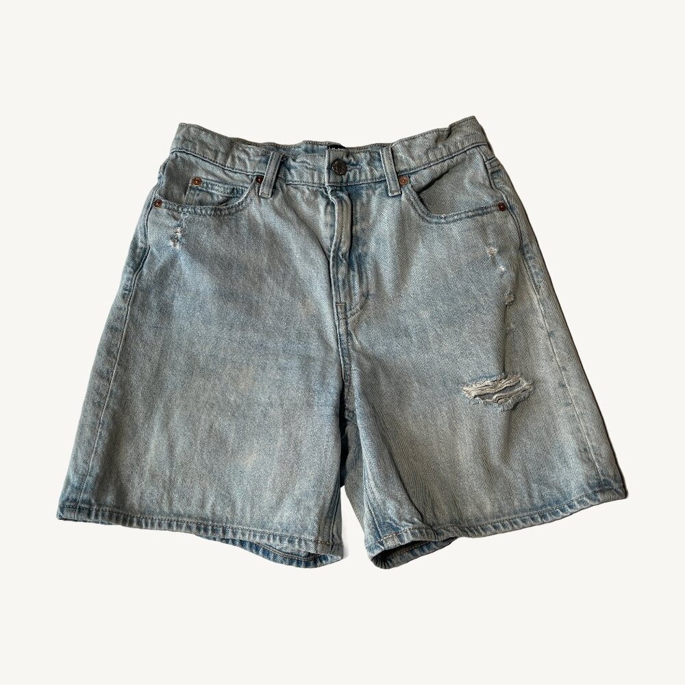 Gap Light Wash Mom Cut Jean Short Size 4/27